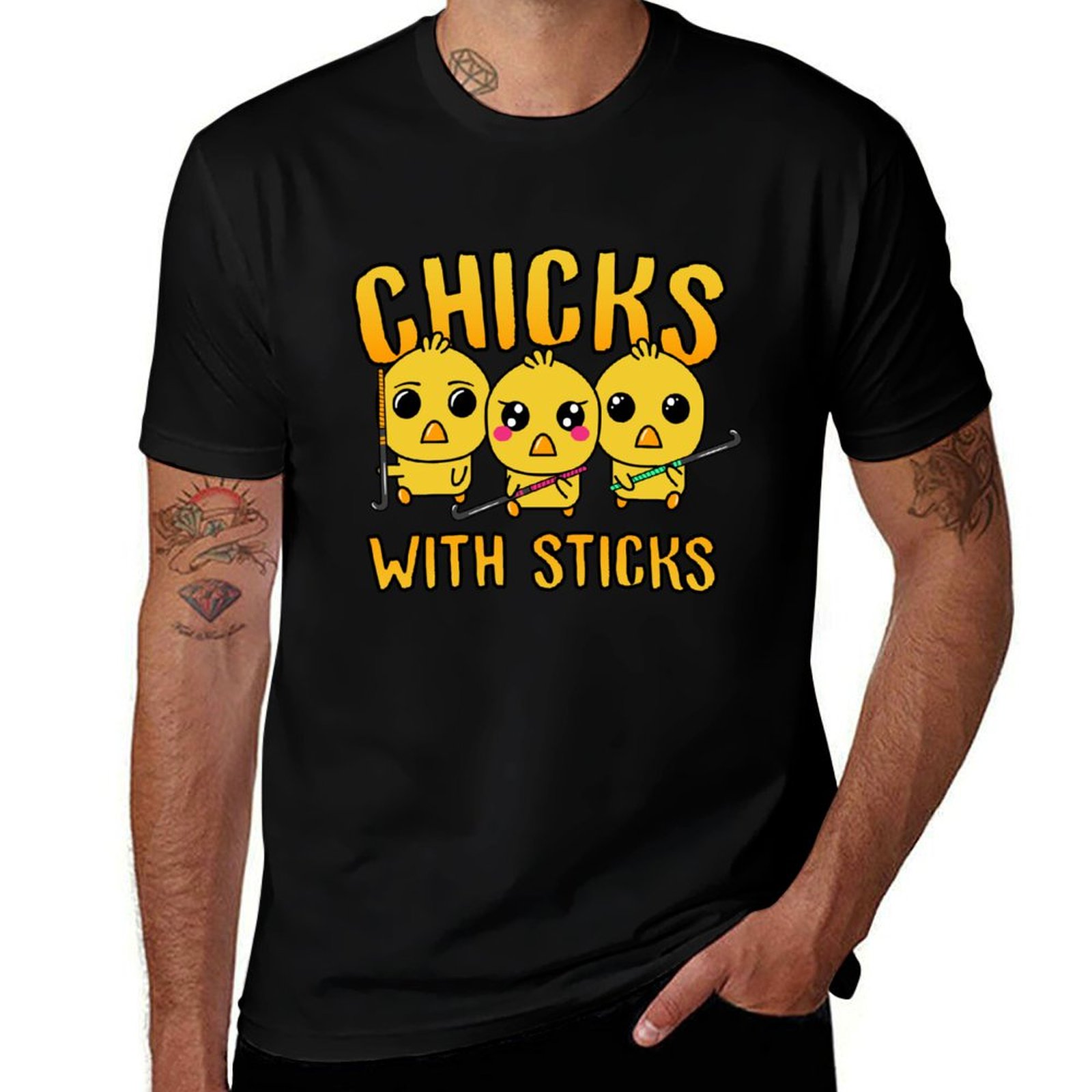 Field Hockey Stick - เสื้อยืดแขนสั้นลำลองสำหรับเทศกาลฮอกกี้หญิง Chicks With Sticks Girls